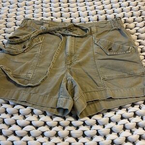 Old navy size M khaki olive belted shorts